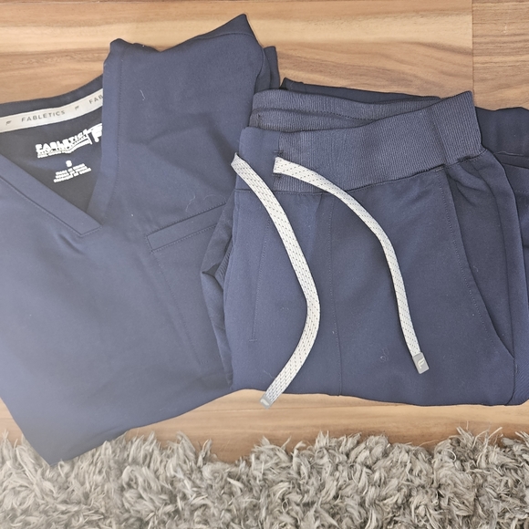 Fabletics Scrub Set- Ion Pants in MP and Vital top in S - Picture 10 of 10